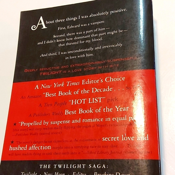 First Two Books from the Twilight Saga- Twilight & New Moon by Stephanie Meyer - Picture 3 of 11